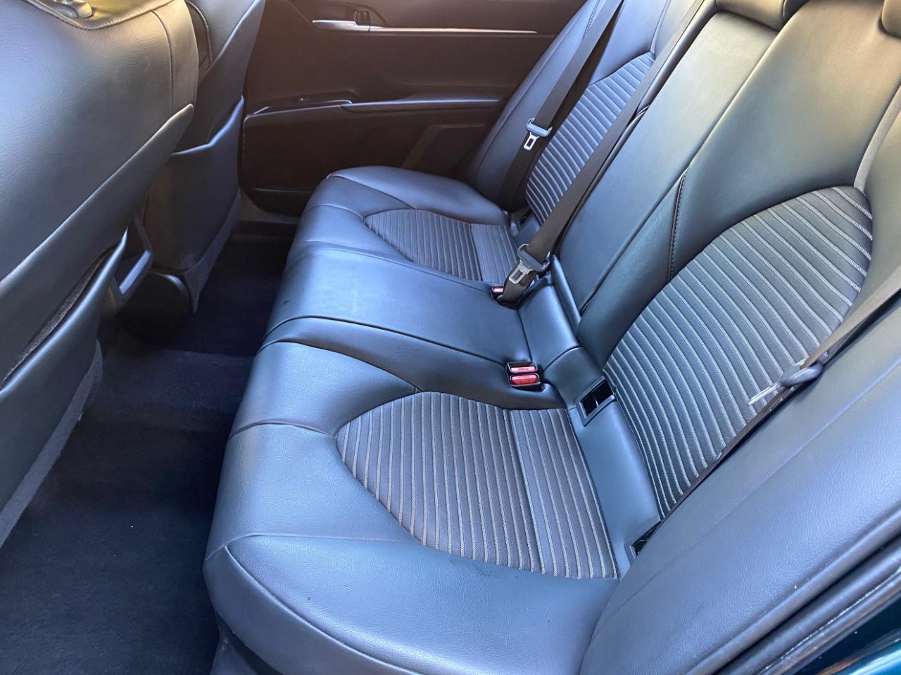 Toyota Camry Hybrid SE CVT (Natl) 2020