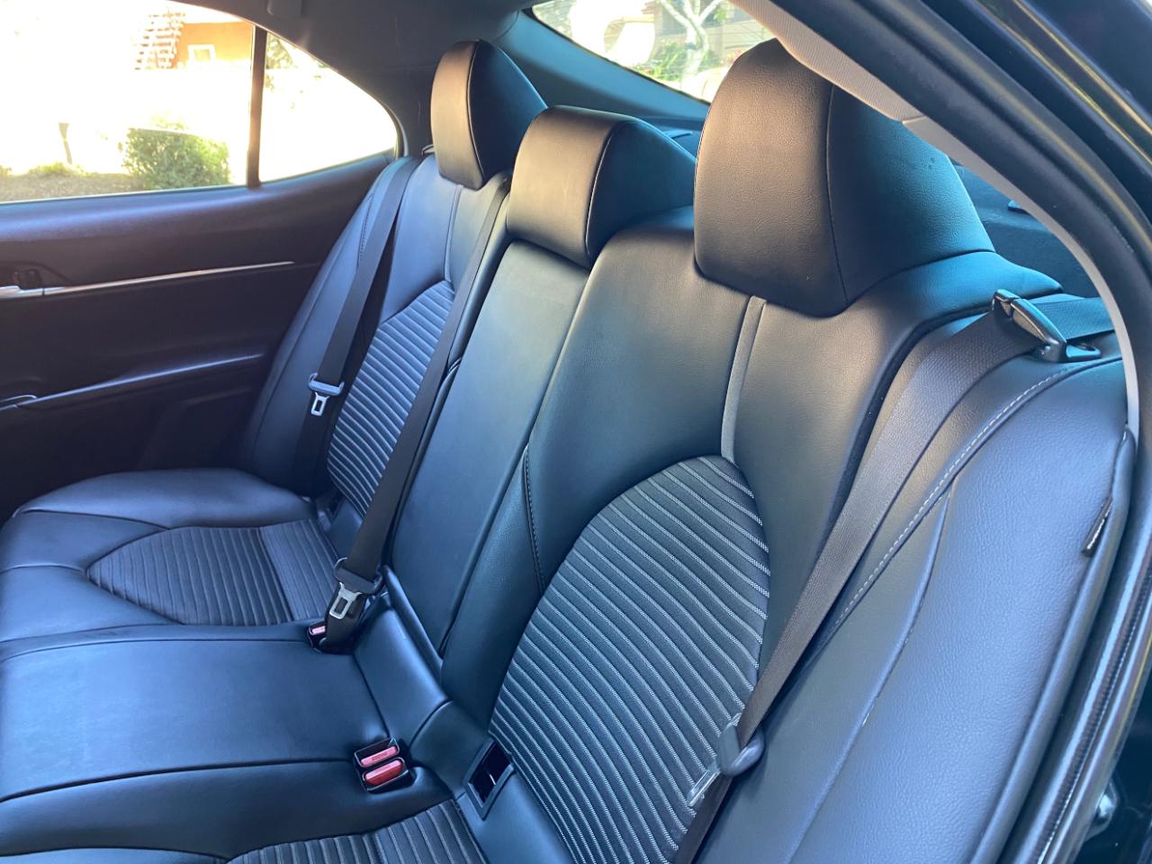Toyota Camry Hybrid SE CVT (Natl) 2020