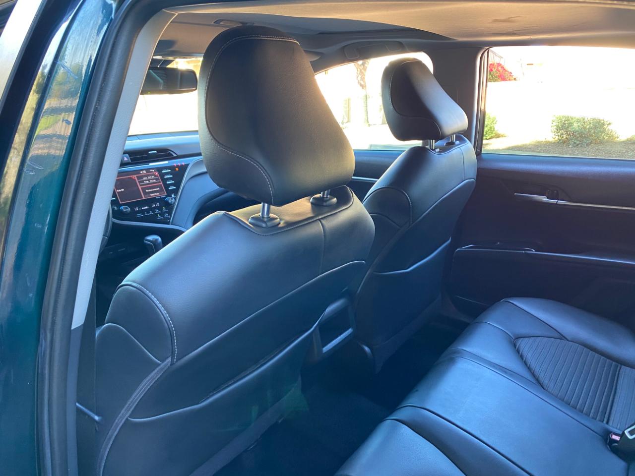 Toyota Camry Hybrid SE CVT (Natl) 2020
