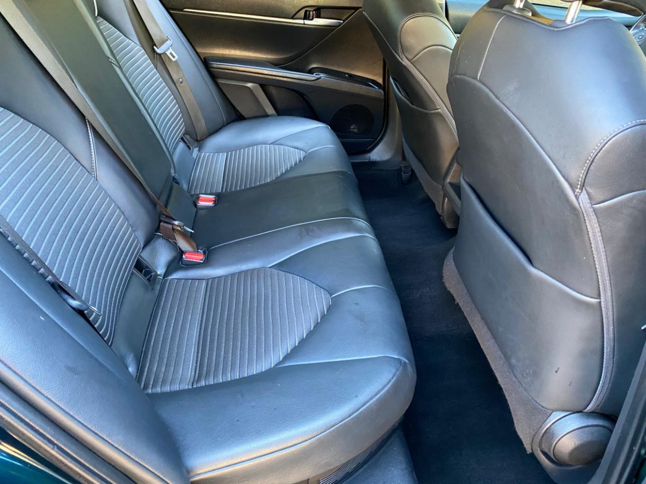 Toyota Camry Hybrid SE CVT (Natl) 2020