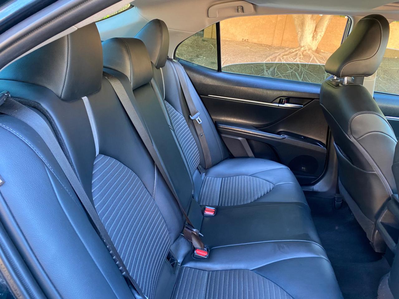 Toyota Camry Hybrid SE CVT (Natl) 2020