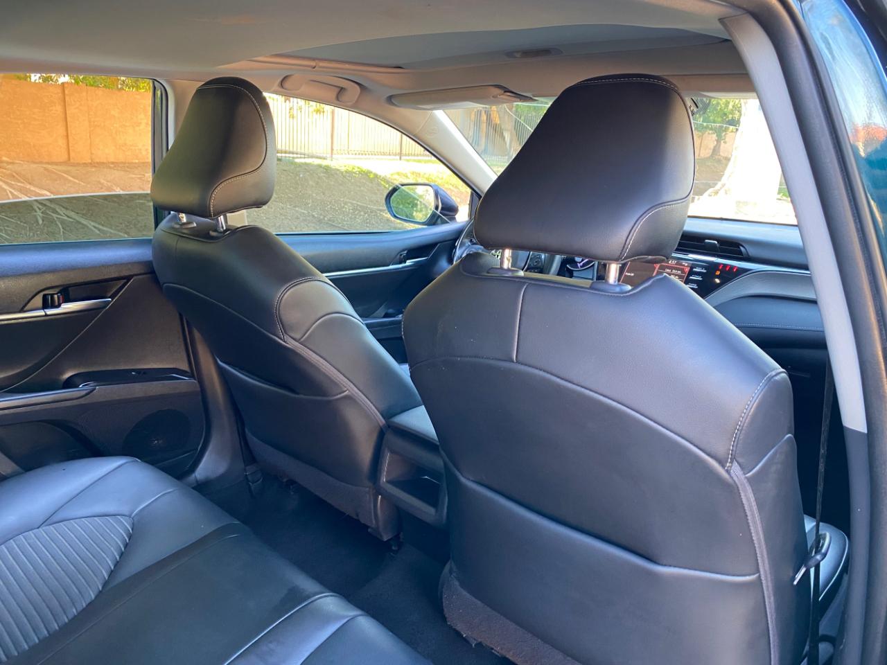 Toyota Camry Hybrid SE CVT (Natl) 2020