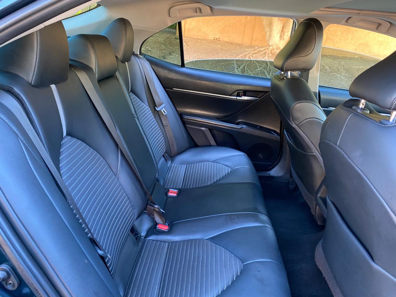 Toyota Camry Hybrid SE CVT (Natl) 2020