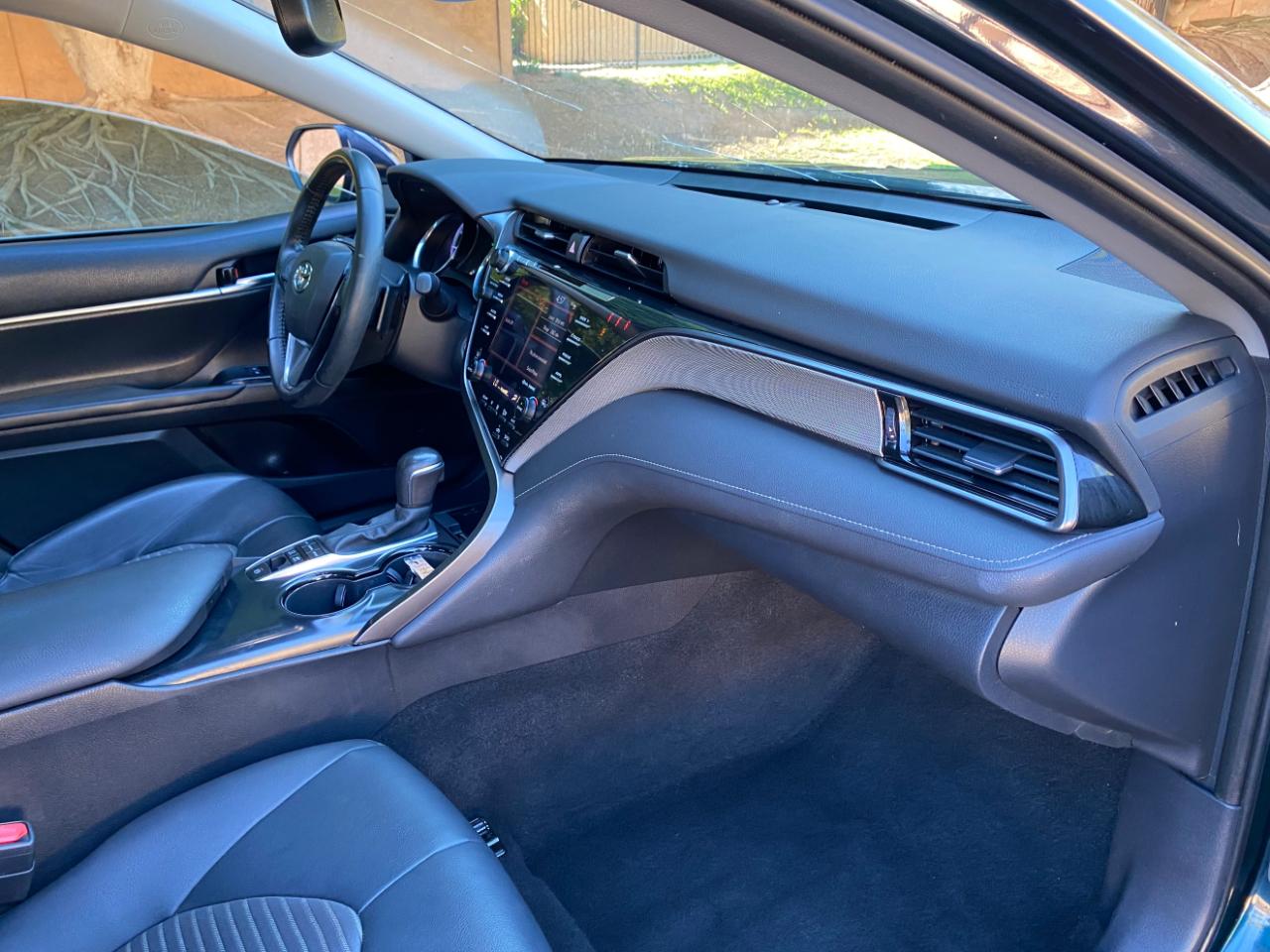 Toyota Camry Hybrid SE CVT (Natl) 2020