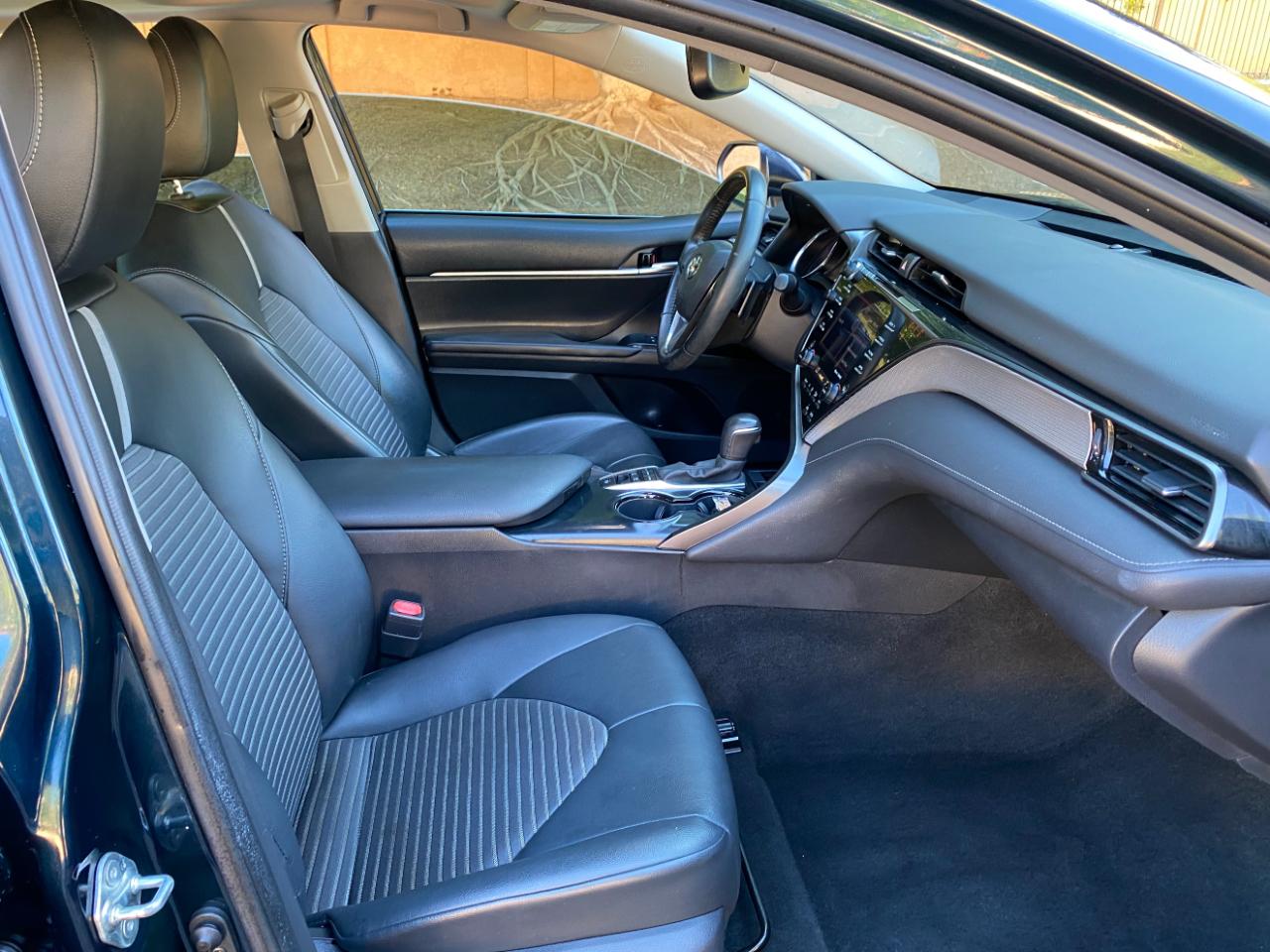 Toyota Camry Hybrid SE CVT (Natl) 2020