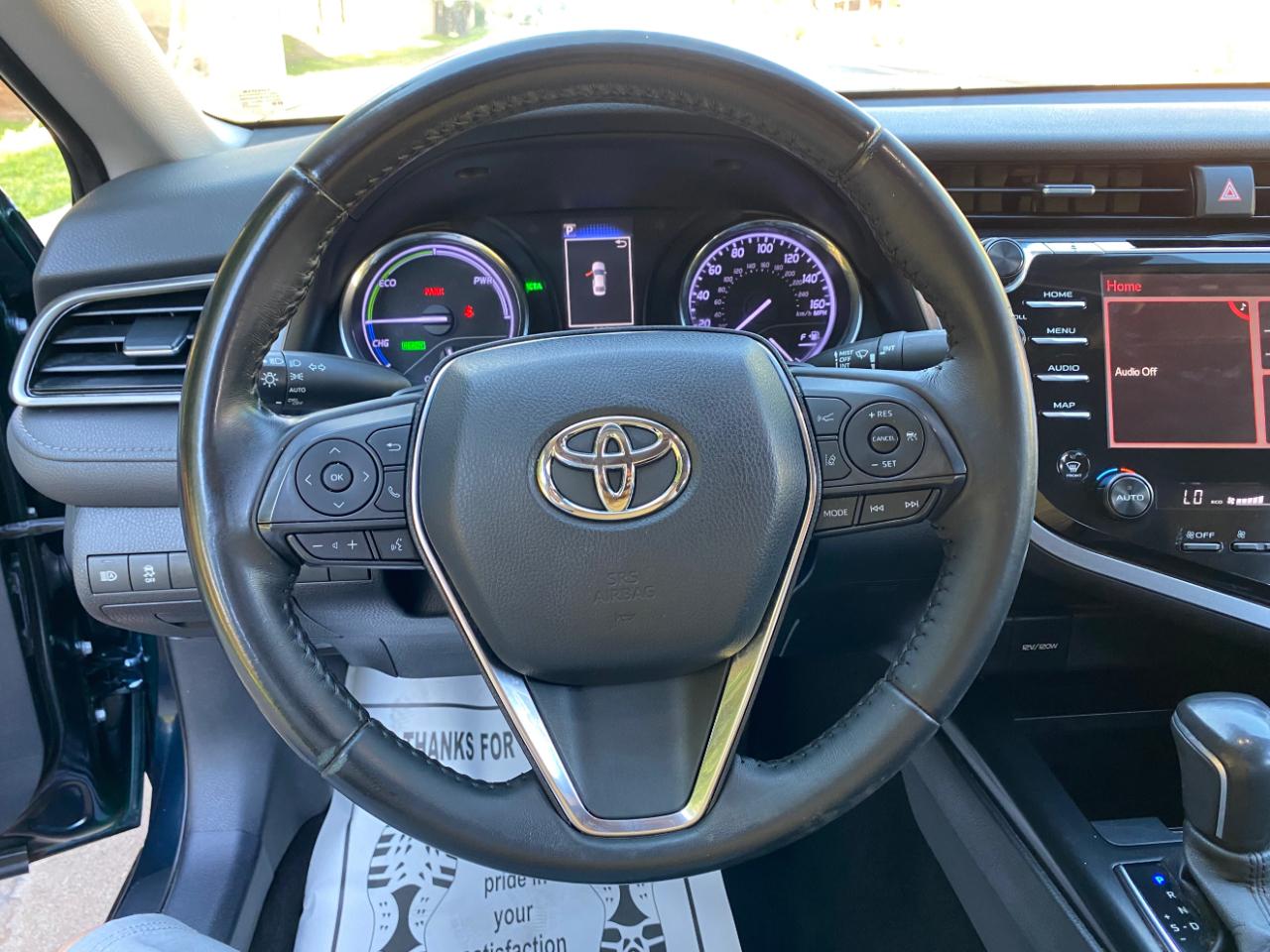 Toyota Camry Hybrid SE CVT (Natl) 2020