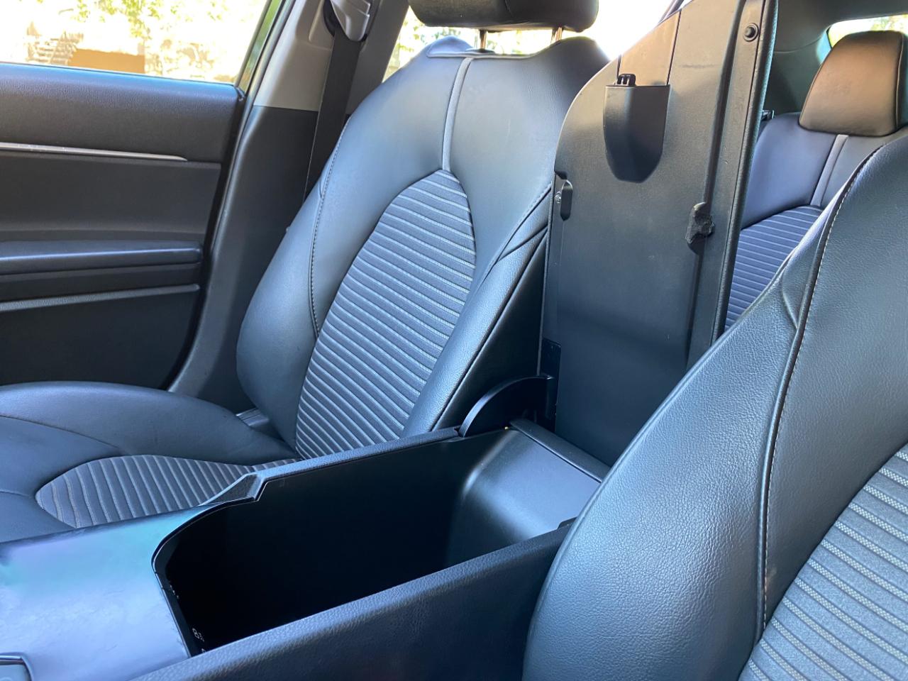 Toyota Camry Hybrid SE CVT (Natl) 2020