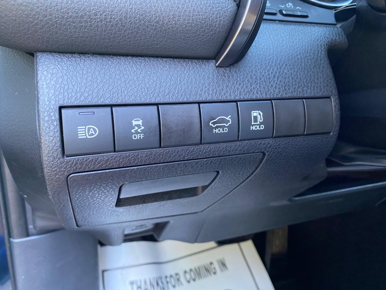 Toyota Camry Hybrid SE CVT (Natl) 2020