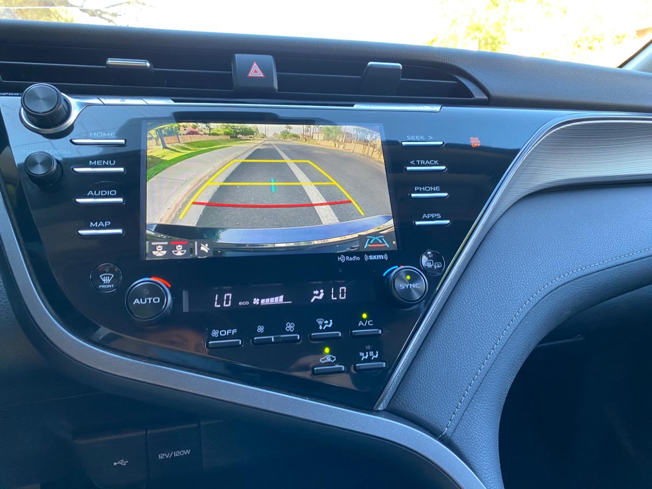 Toyota Camry Hybrid SE CVT (Natl) 2020