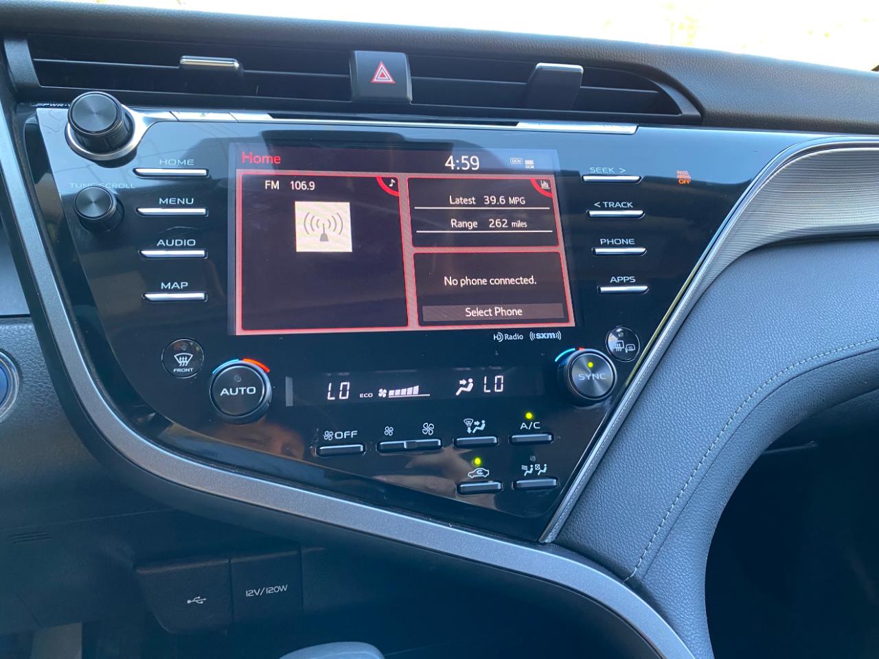 Toyota Camry Hybrid SE CVT (Natl) 2020