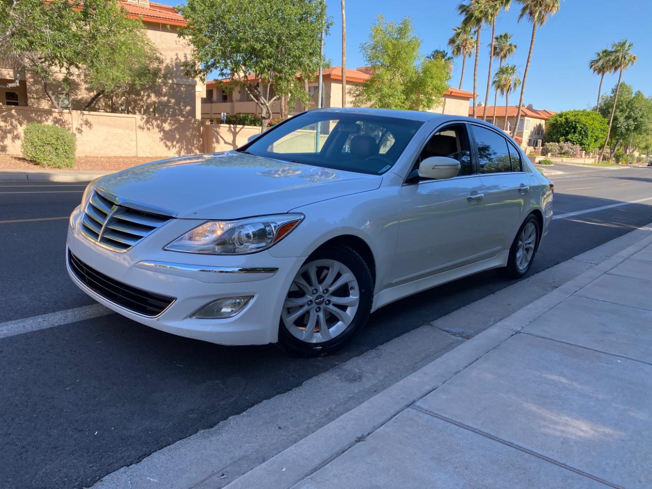Hyundai Genesis 4dr Sdn V6 3.8L 2012