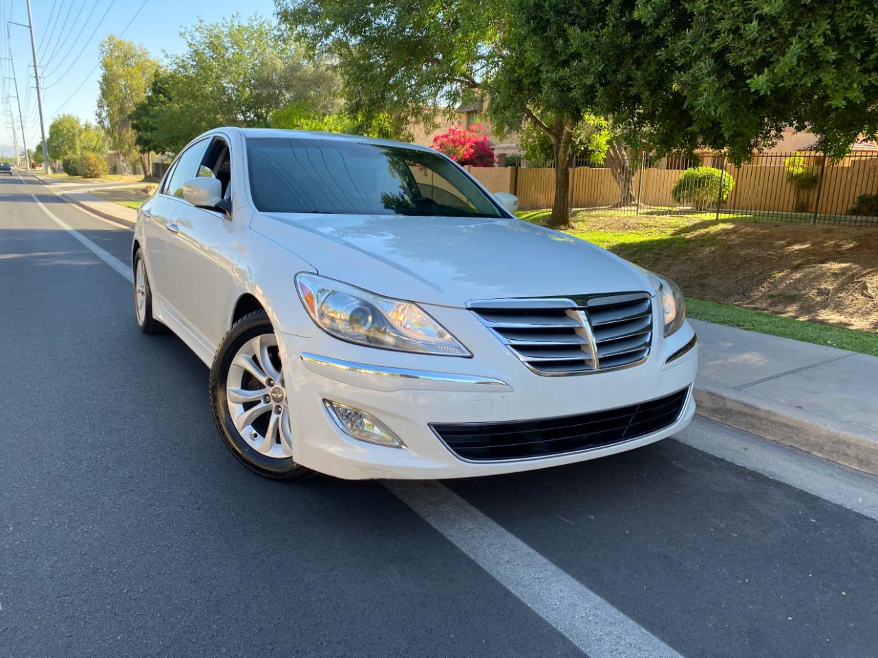 Hyundai Genesis 4dr Sdn V6 3.8L 2012