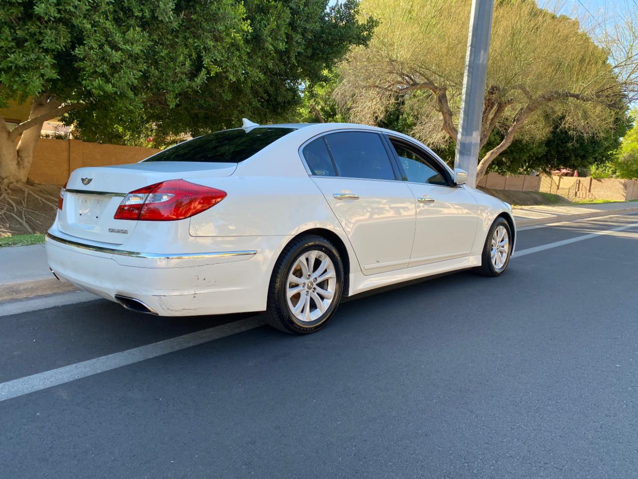 Hyundai Genesis 4dr Sdn V6 3.8L 2012