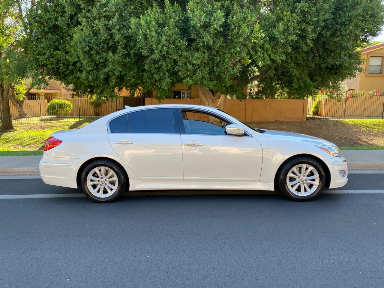Hyundai Genesis 4dr Sdn V6 3.8L 2012