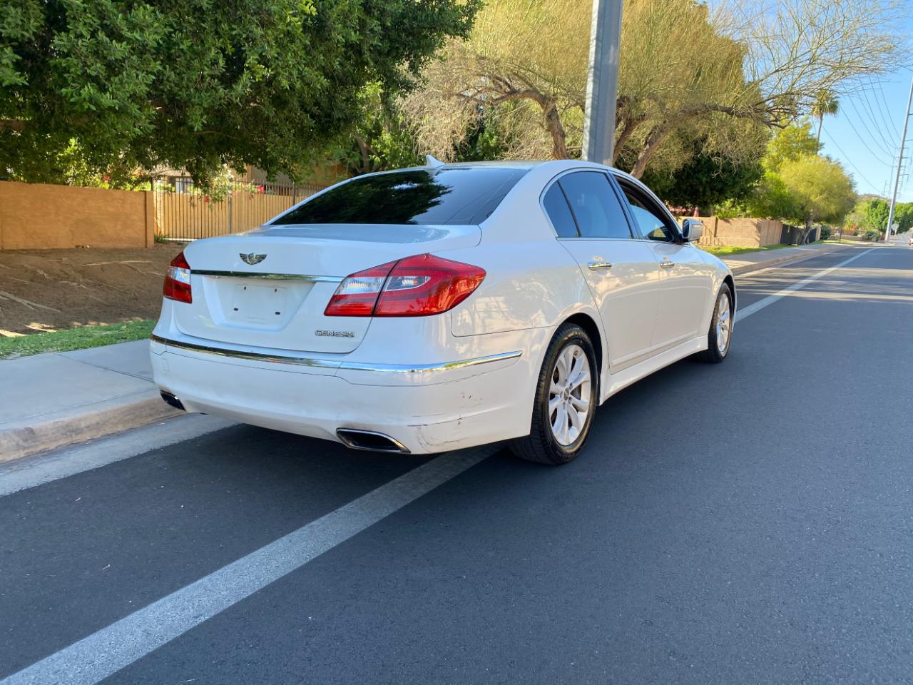 Hyundai Genesis 4dr Sdn V6 3.8L 2012