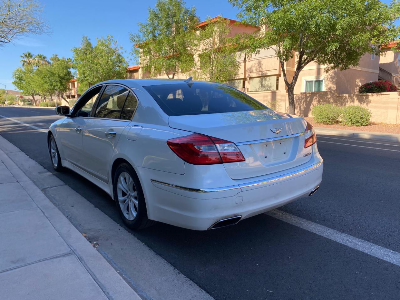 Hyundai Genesis 4dr Sdn V6 3.8L 2012
