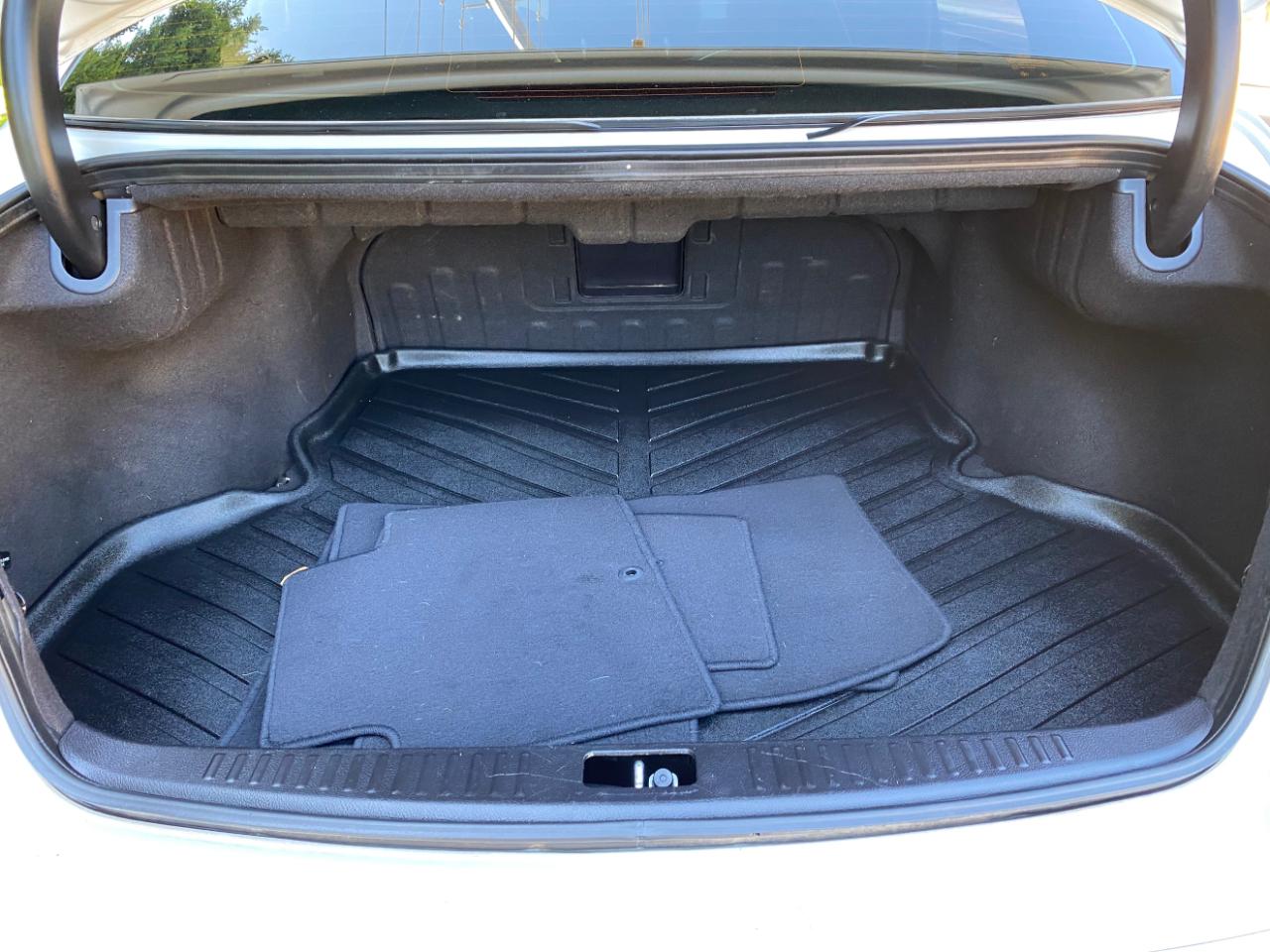 Hyundai Genesis 4dr Sdn V6 3.8L 2012