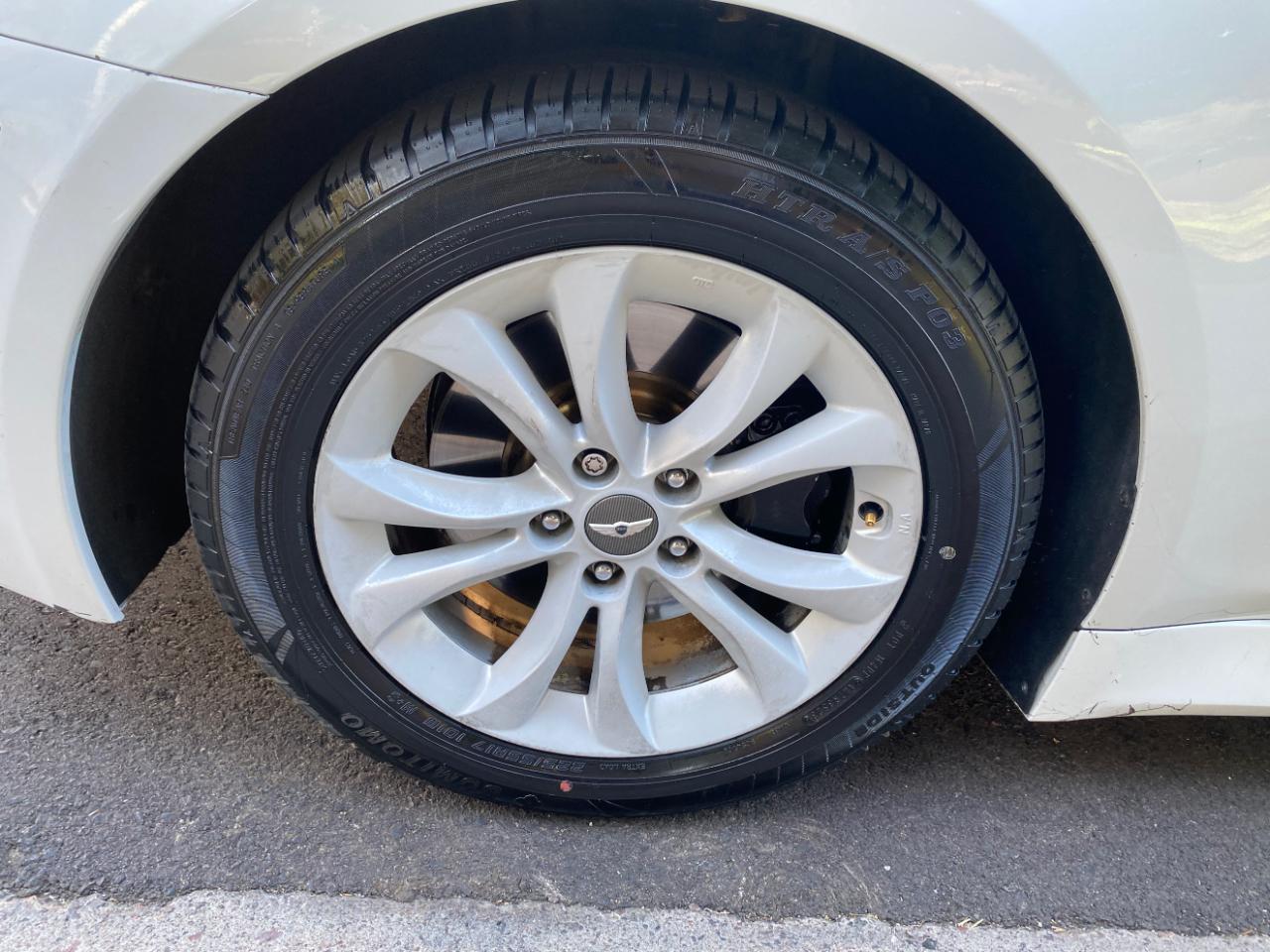 Hyundai Genesis 4dr Sdn V6 3.8L 2012