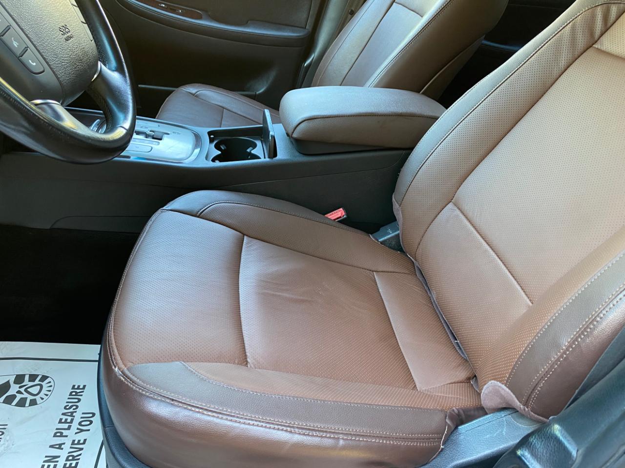 Hyundai Genesis 4dr Sdn V6 3.8L 2012