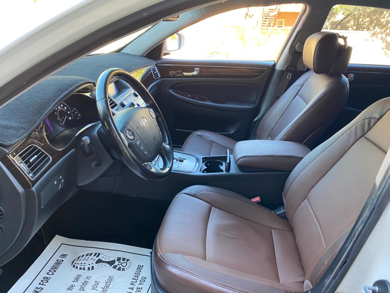 Hyundai Genesis 4dr Sdn V6 3.8L 2012