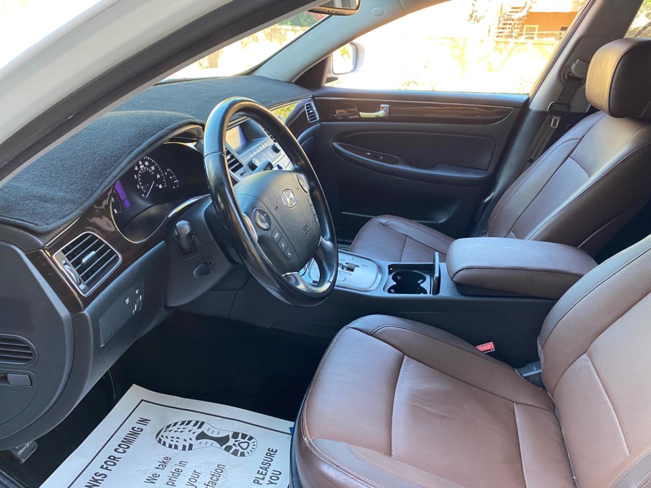 Hyundai Genesis 4dr Sdn V6 3.8L 2012