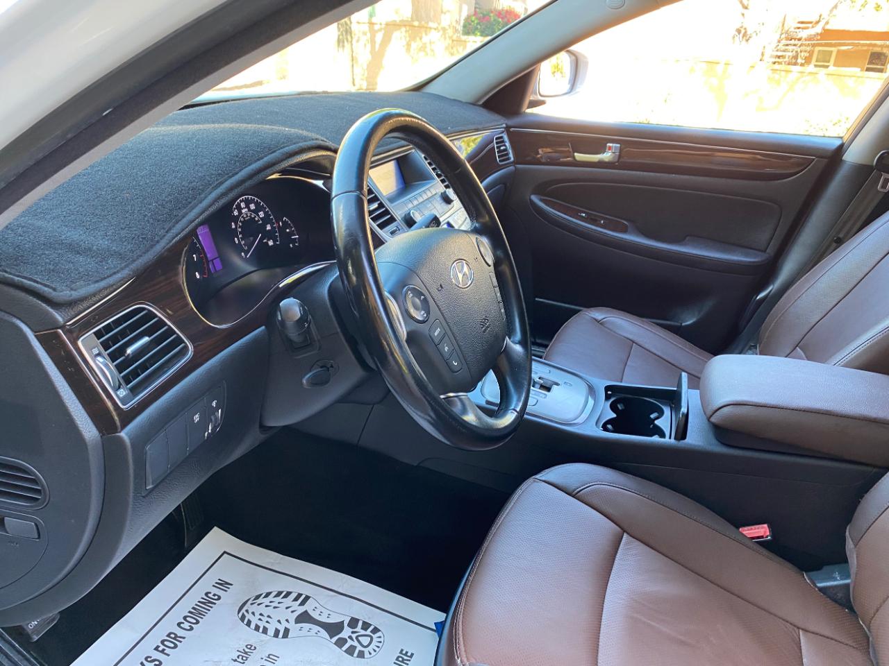 Hyundai Genesis 4dr Sdn V6 3.8L 2012