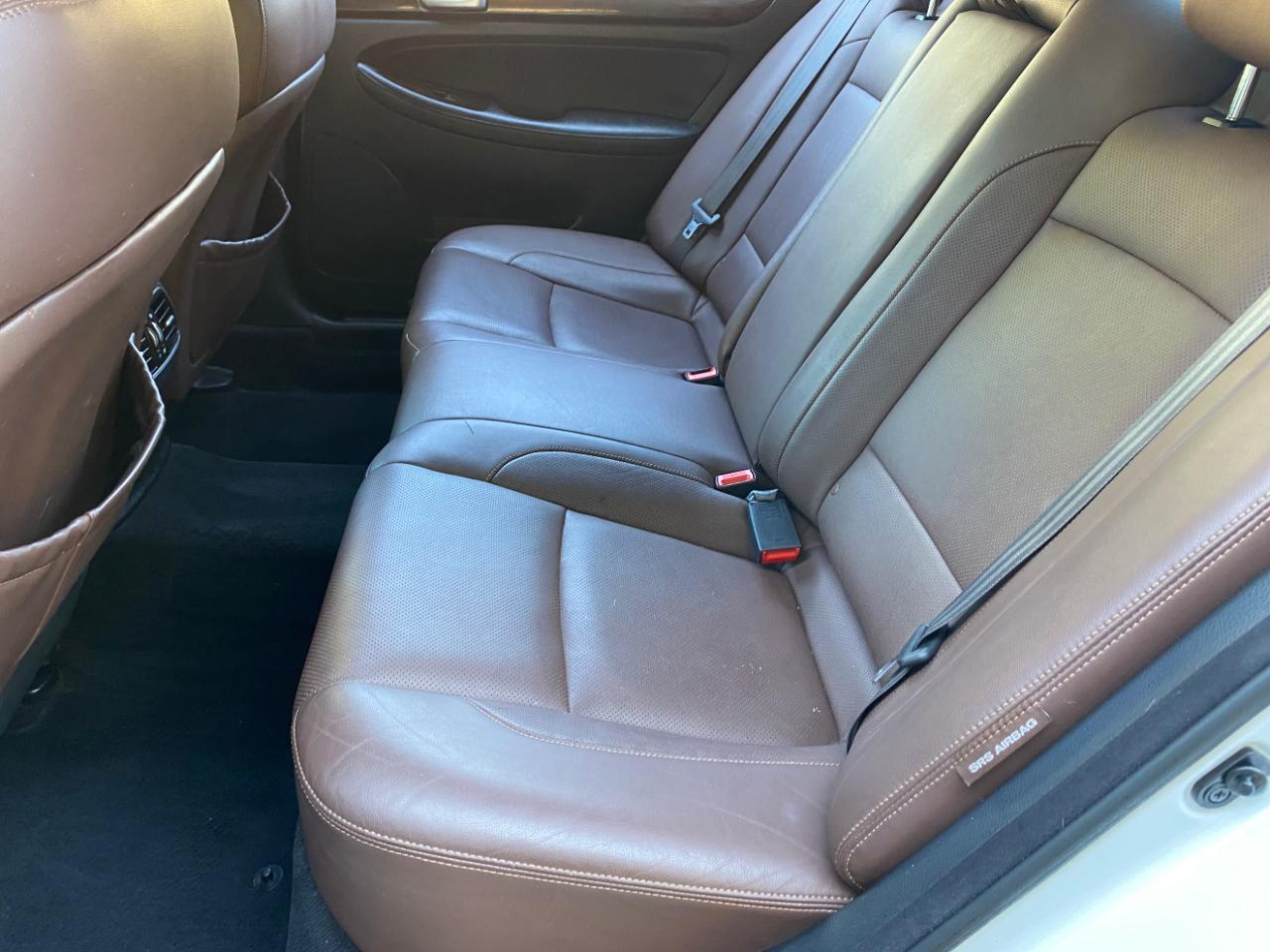 Hyundai Genesis 4dr Sdn V6 3.8L 2012