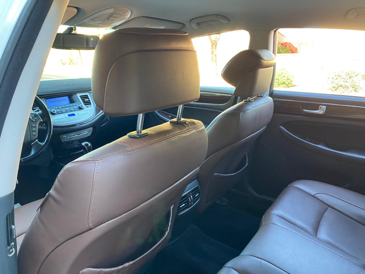 Hyundai Genesis 4dr Sdn V6 3.8L 2012