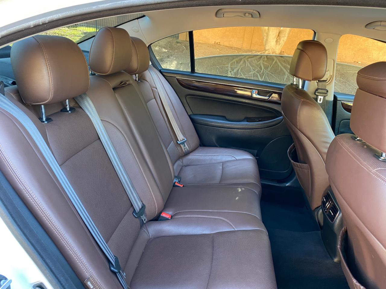 Hyundai Genesis 4dr Sdn V6 3.8L 2012