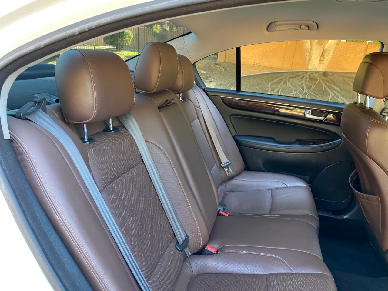 Hyundai Genesis 4dr Sdn V6 3.8L 2012