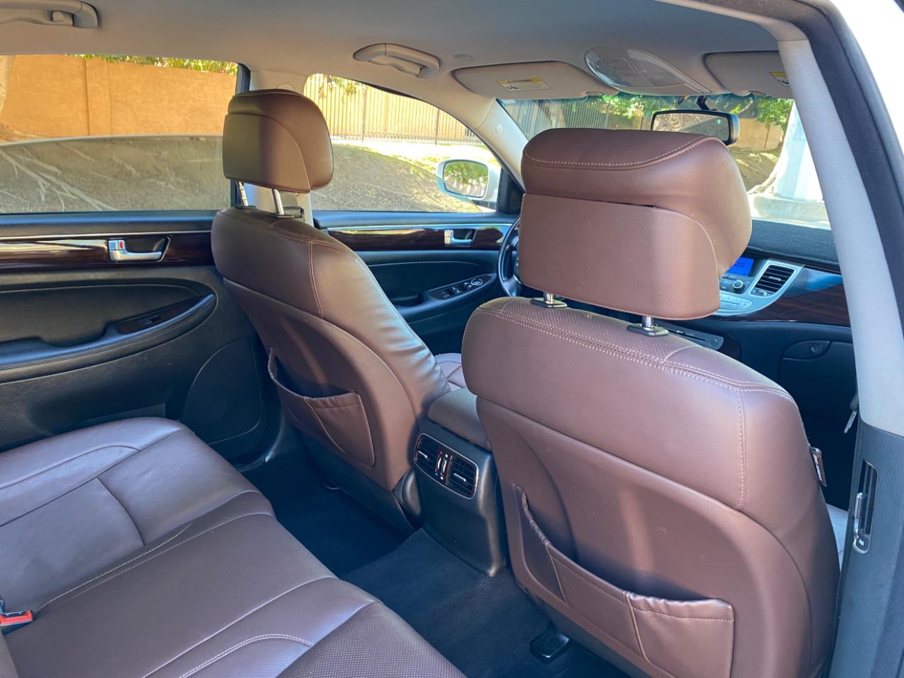 Hyundai Genesis 4dr Sdn V6 3.8L 2012