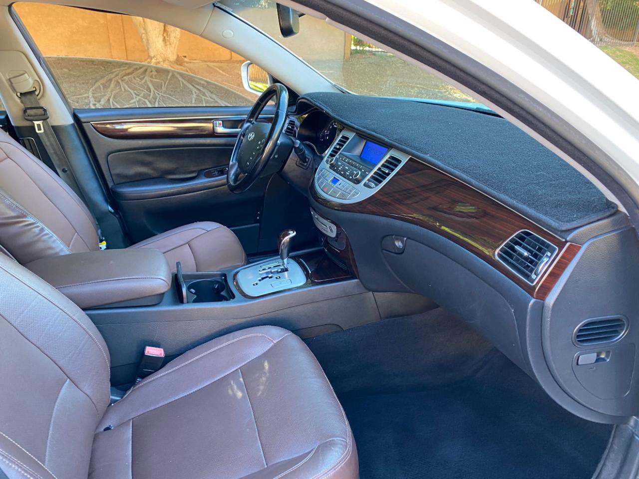 Hyundai Genesis 4dr Sdn V6 3.8L 2012