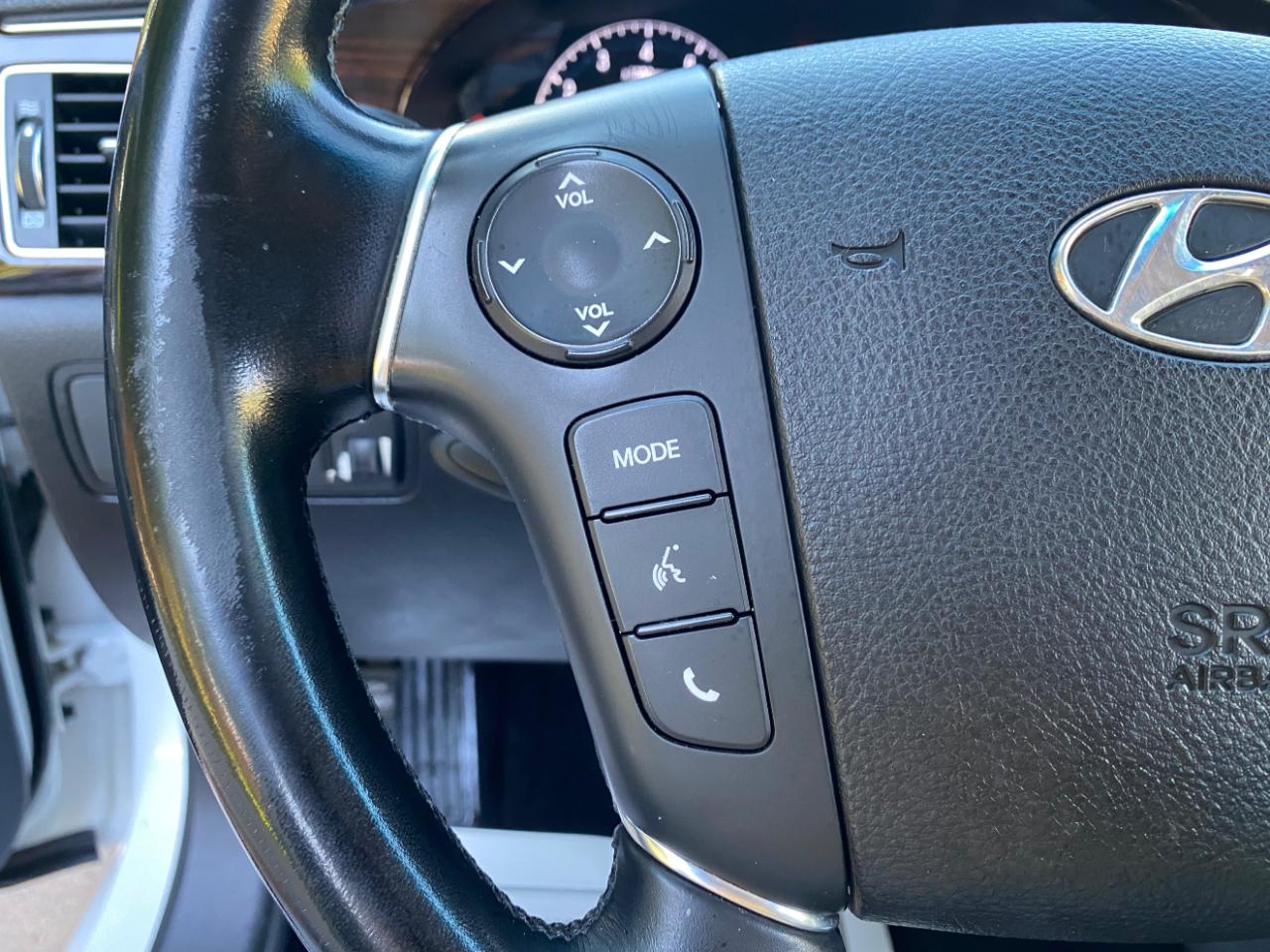 Hyundai Genesis 4dr Sdn V6 3.8L 2012