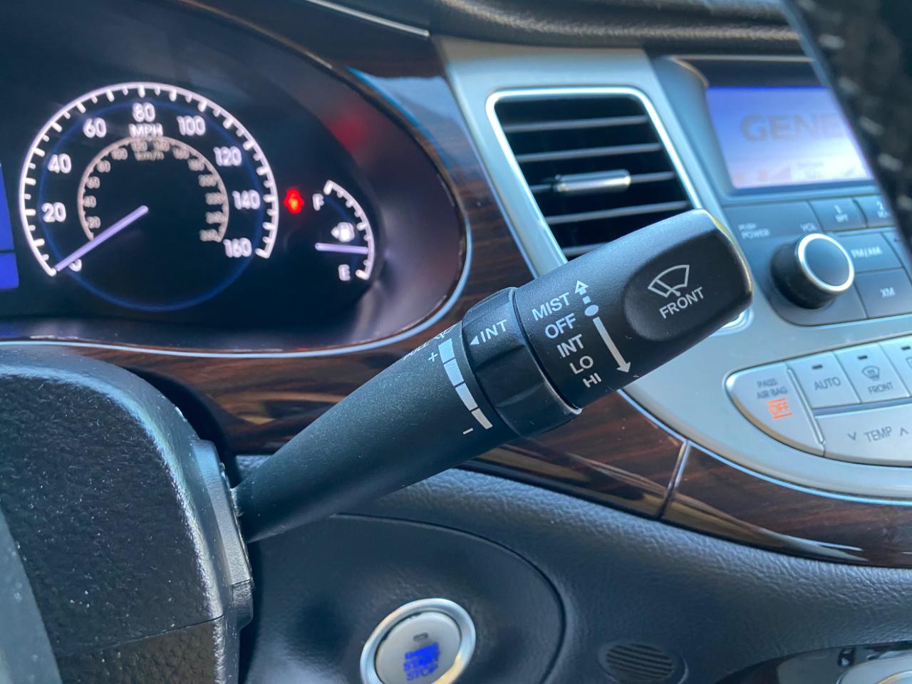 Hyundai Genesis 4dr Sdn V6 3.8L 2012