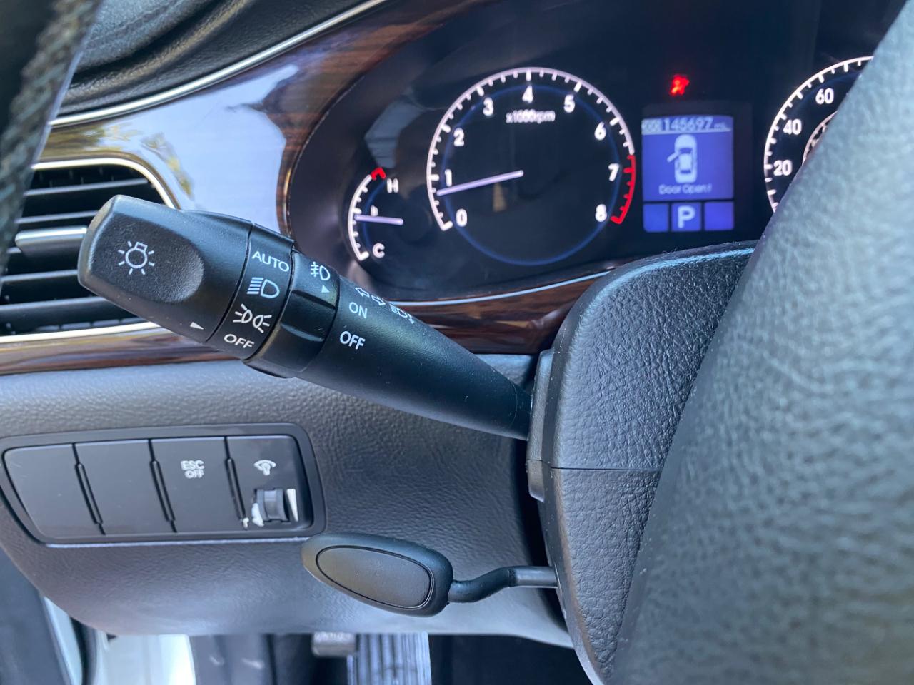 Hyundai Genesis 4dr Sdn V6 3.8L 2012