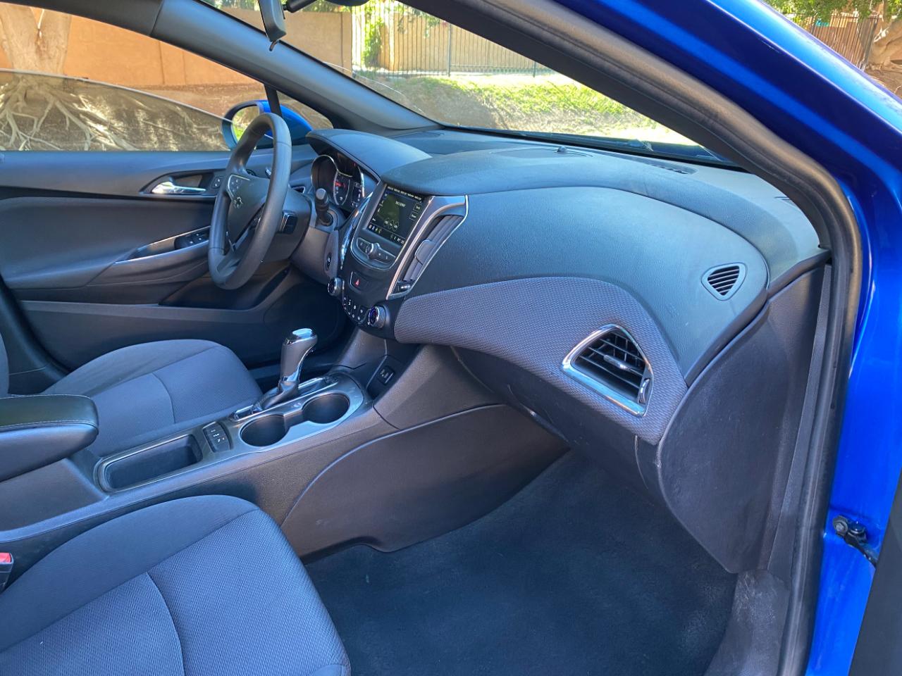 Chevrolet Cruze 4dr Sdn LT 2019