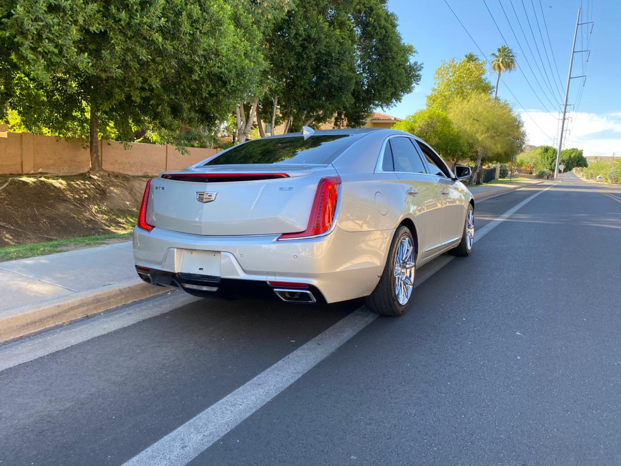 Cadillac XTS 4dr Sdn Luxury FWD 2018