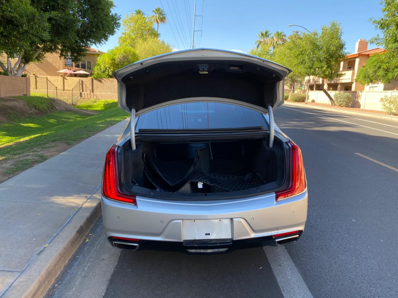 Cadillac XTS 4dr Sdn Luxury FWD 2018