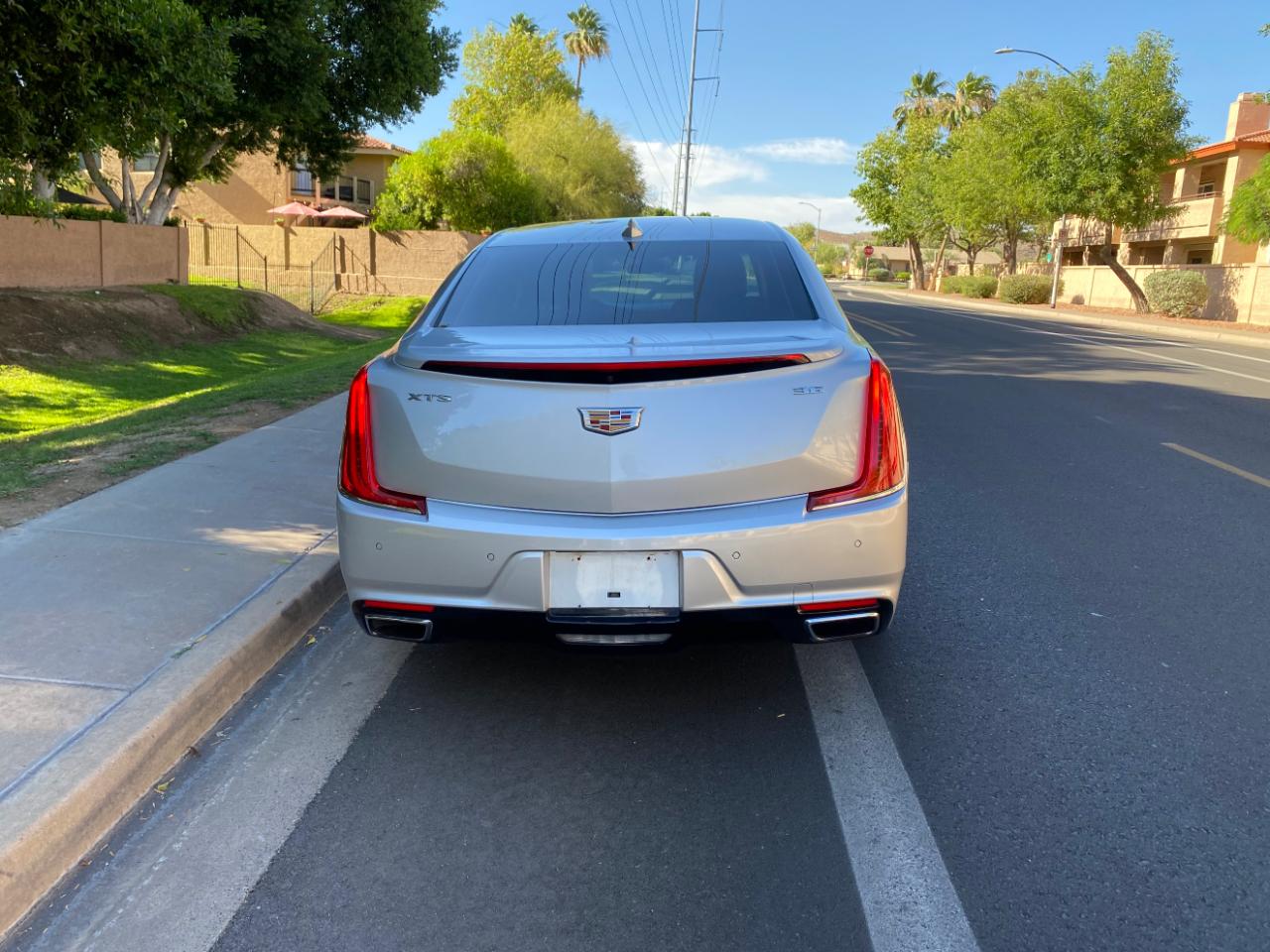 Cadillac XTS 4dr Sdn Luxury FWD 2018