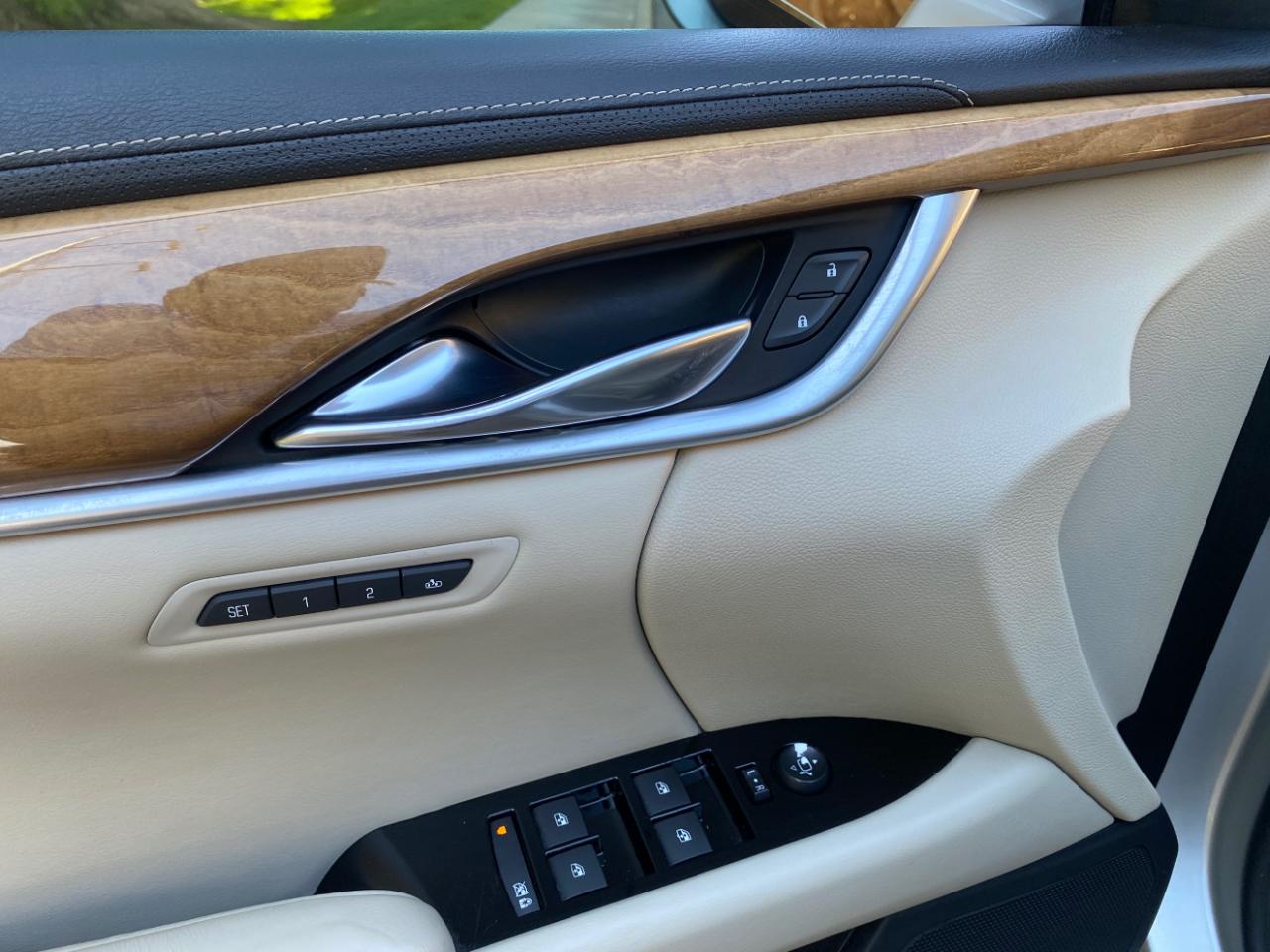 Cadillac XTS 4dr Sdn Luxury FWD 2018