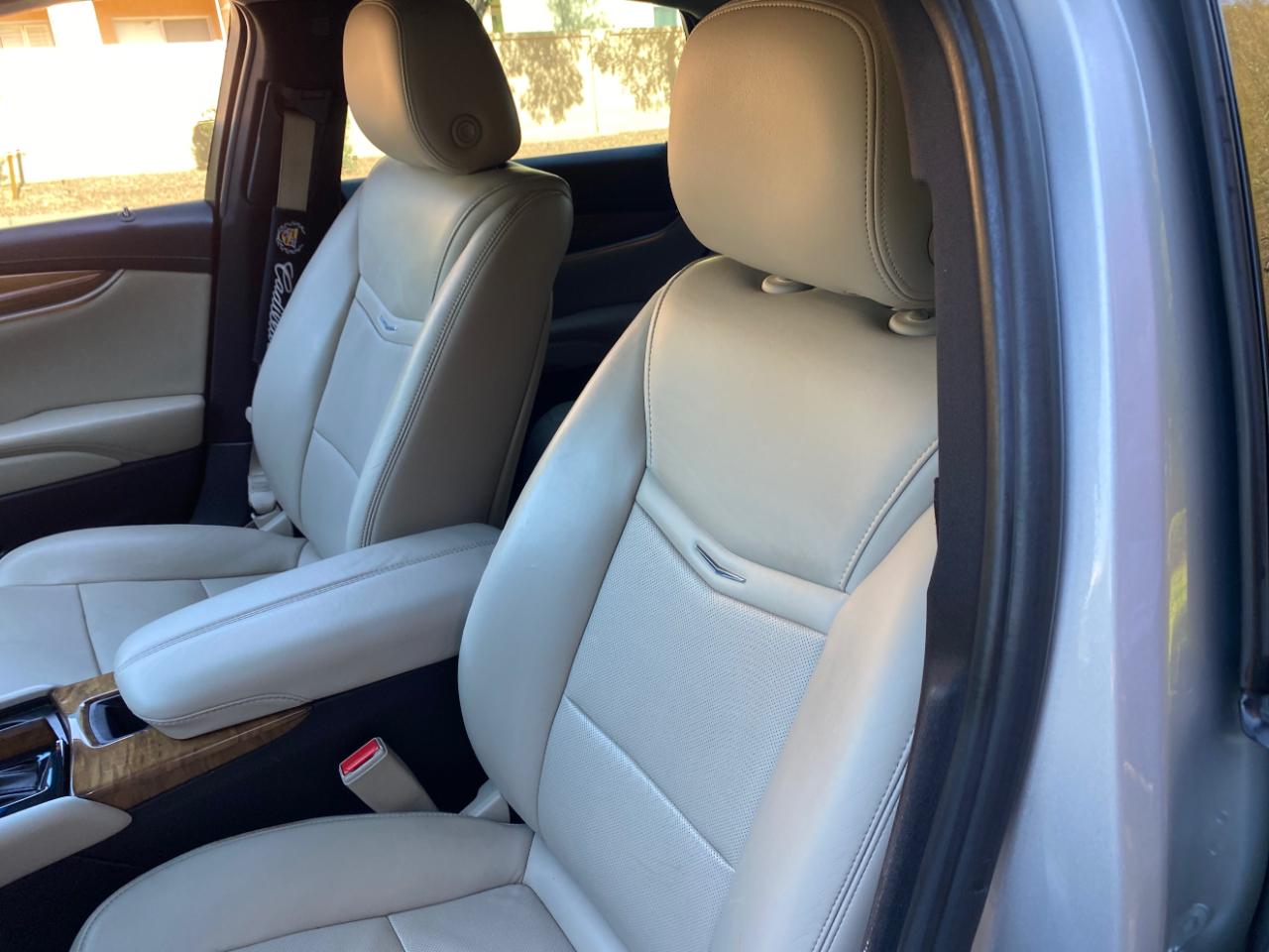 Cadillac XTS 4dr Sdn Luxury FWD 2018