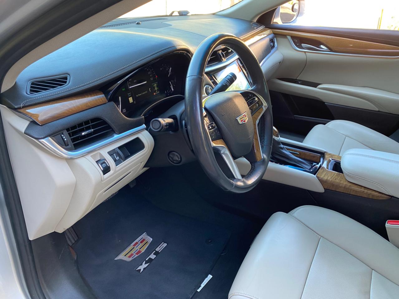 Cadillac XTS 4dr Sdn Luxury FWD 2018