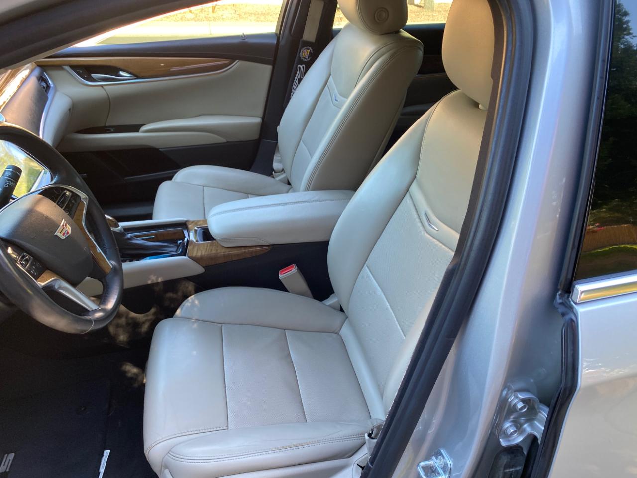 Cadillac XTS 4dr Sdn Luxury FWD 2018