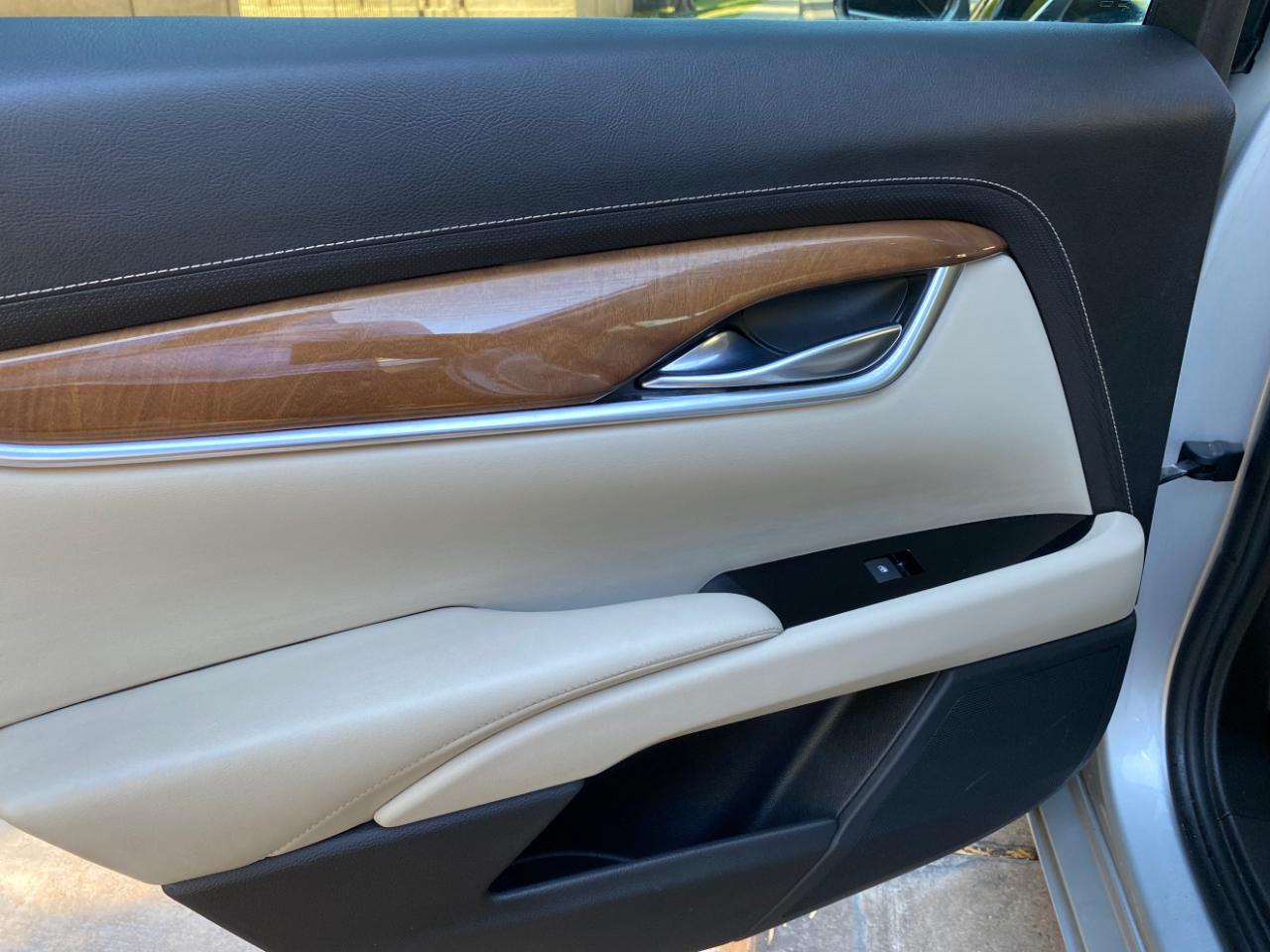 Cadillac XTS 4dr Sdn Luxury FWD 2018