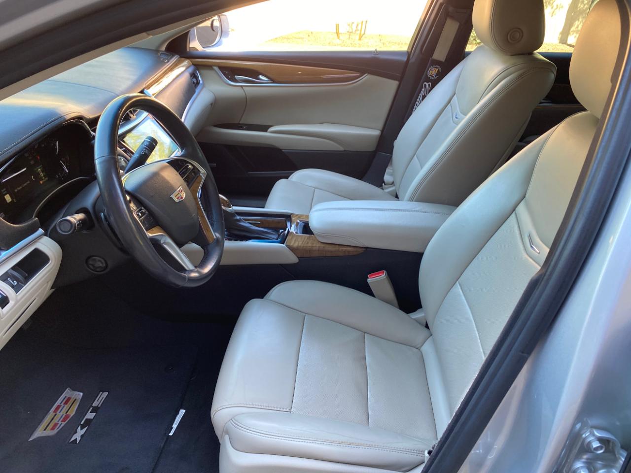 Cadillac XTS 4dr Sdn Luxury FWD 2018