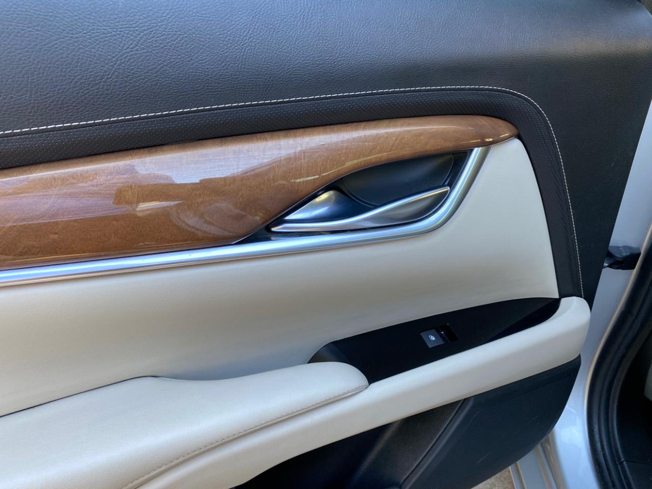 Cadillac XTS 4dr Sdn Luxury FWD 2018