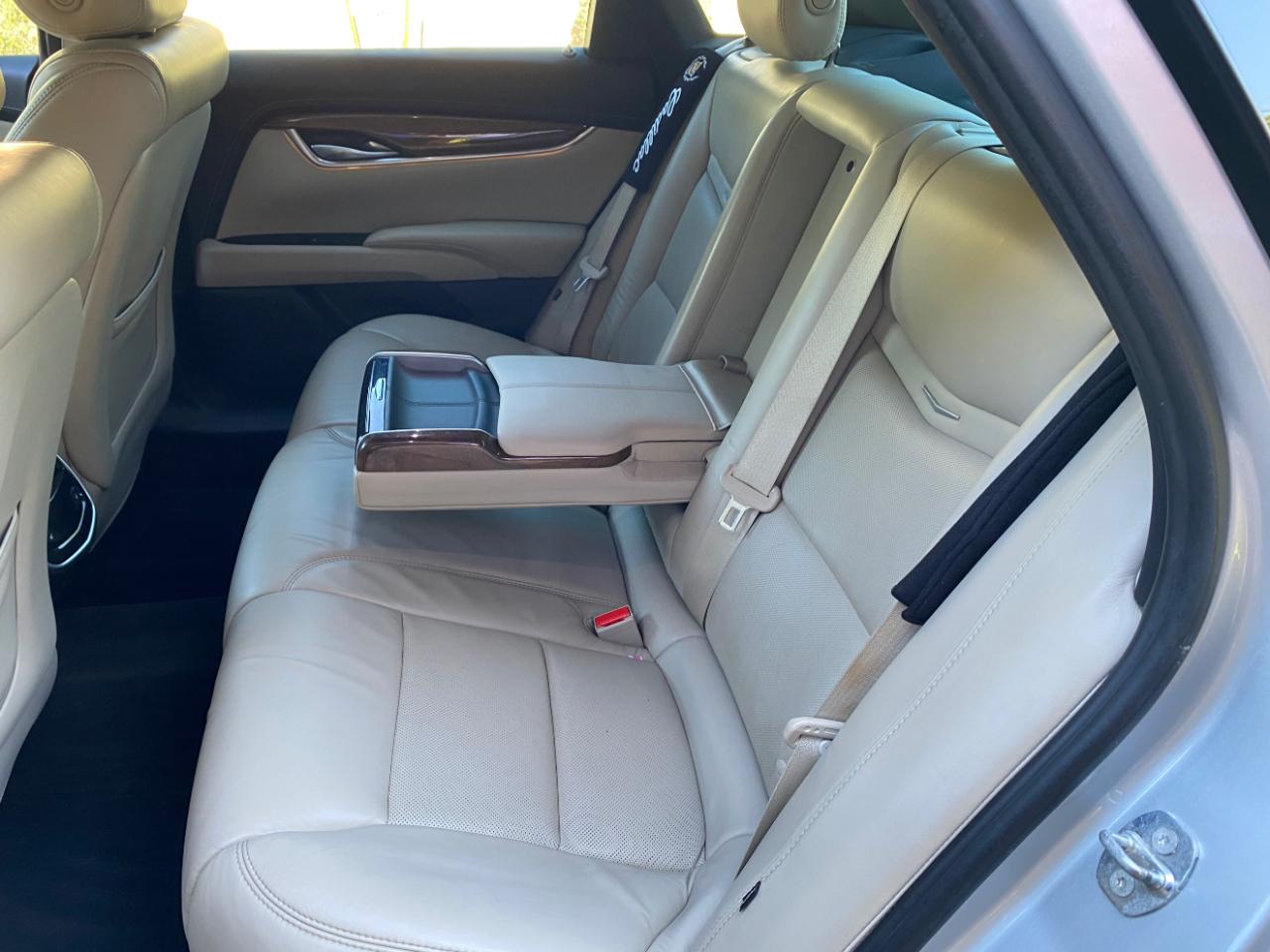 Cadillac XTS 4dr Sdn Luxury FWD 2018