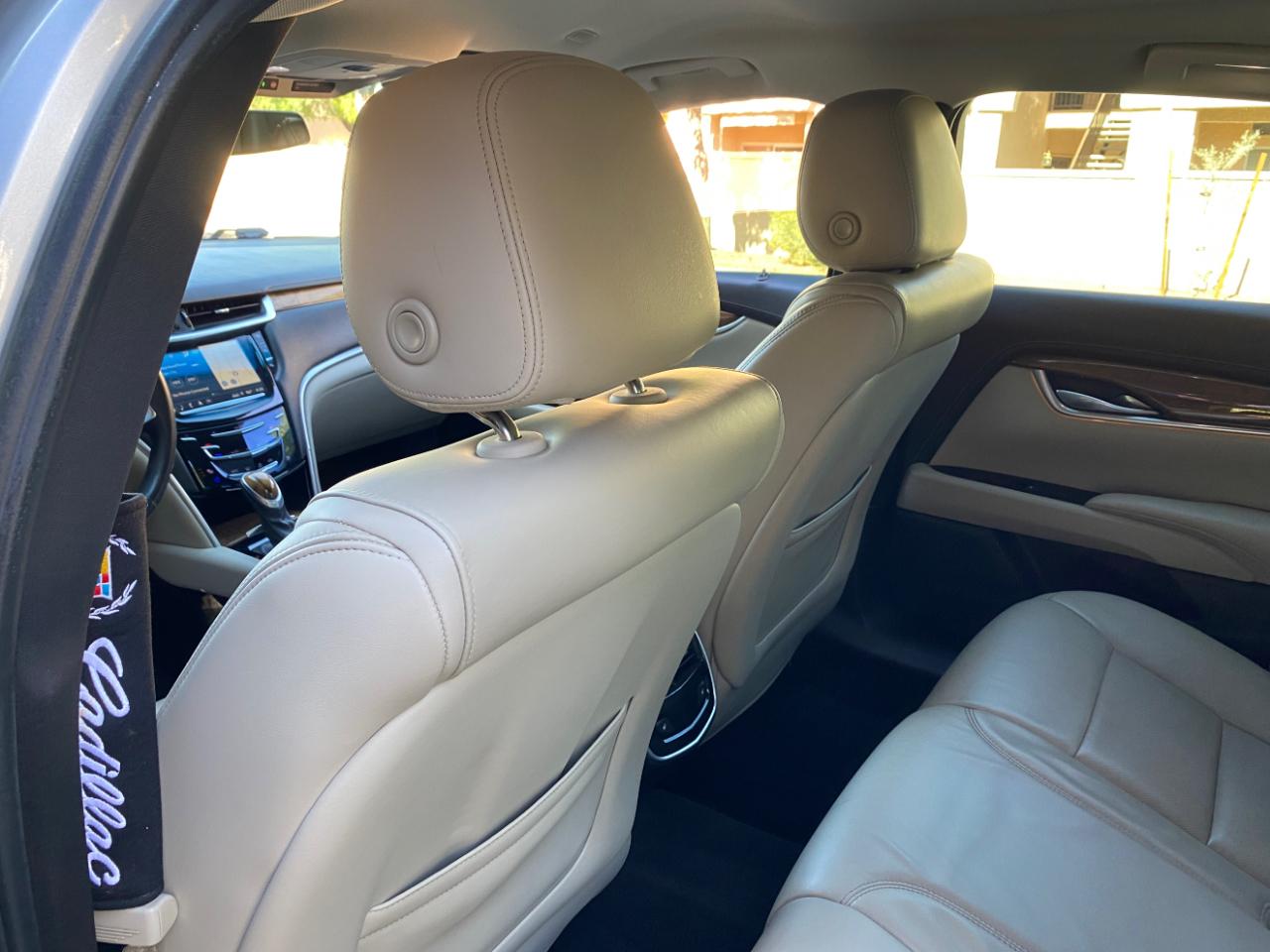 Cadillac XTS 4dr Sdn Luxury FWD 2018