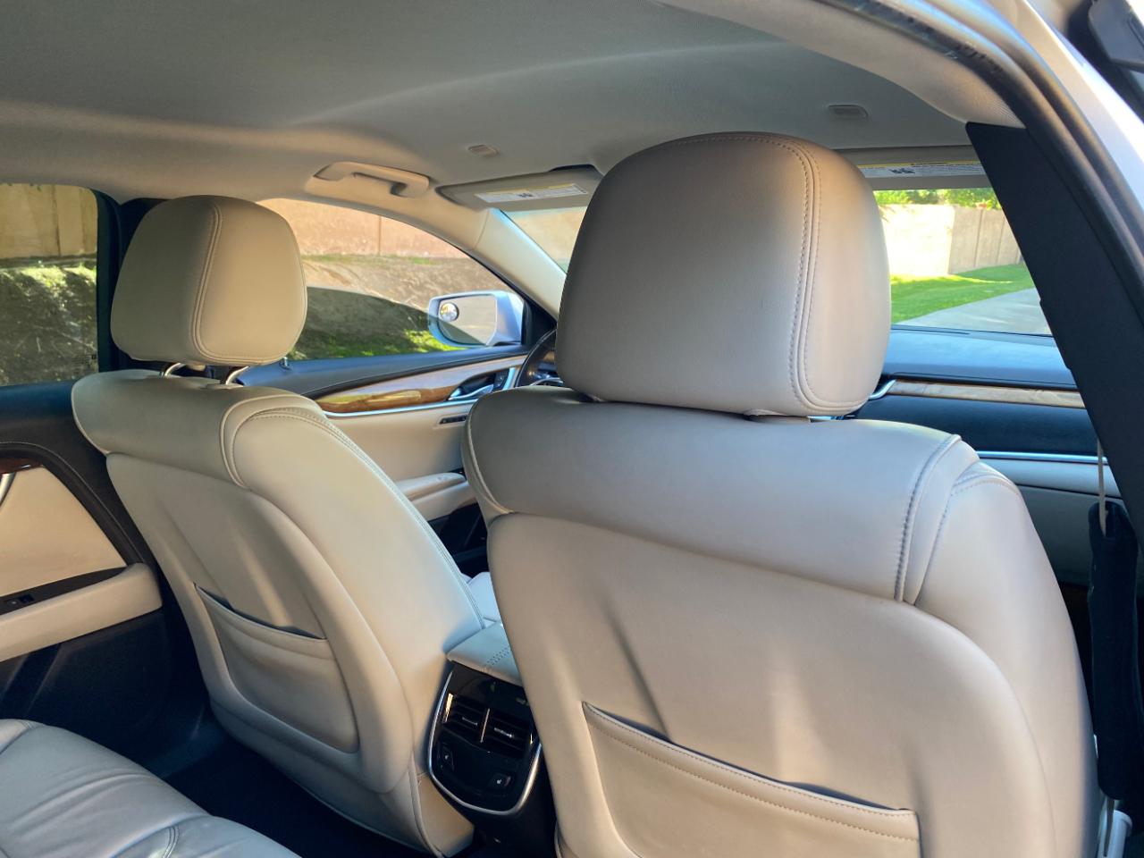 Cadillac XTS 4dr Sdn Luxury FWD 2018