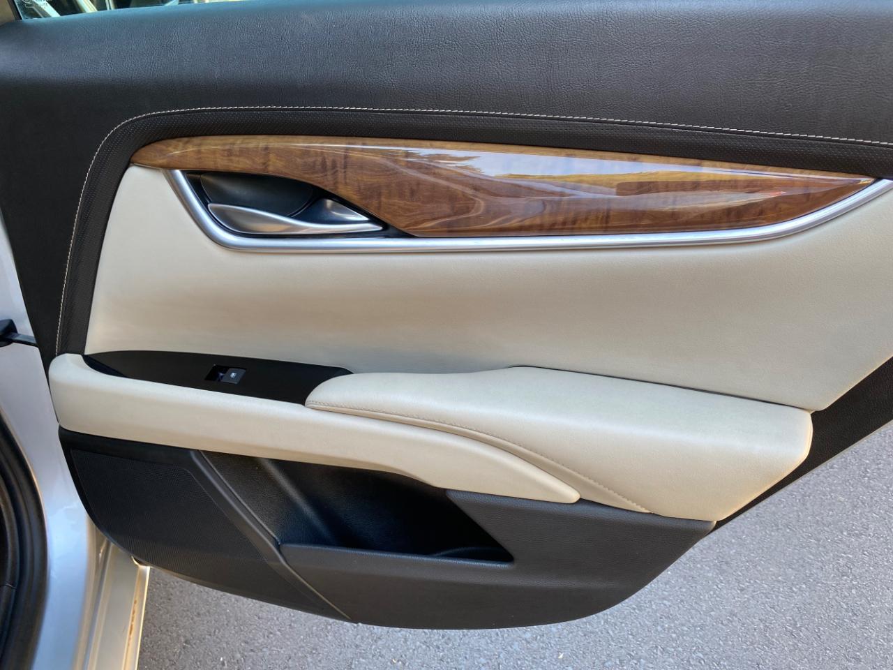 Cadillac XTS 4dr Sdn Luxury FWD 2018